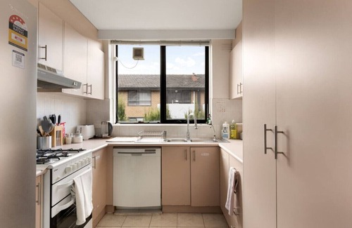 Kew Apartment | Free parking - spacious apartment near 48 tram