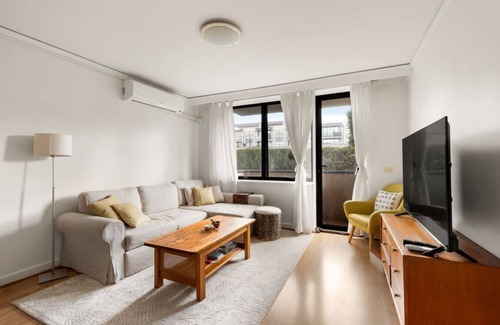 Kew Apartment | Free parking - spacious apartment near 48 tram