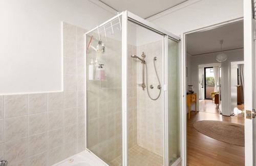 Kew Apartment | Free parking - spacious apartment near 48 tram