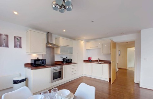 Newham Apartment | Free Parking: Two Bed Apartment in Beckton