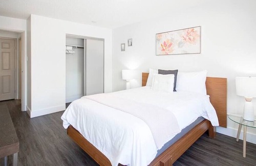 Downtown Winnipeg Condo | Free Parking, Wi-Fi and In-suite Laundry!