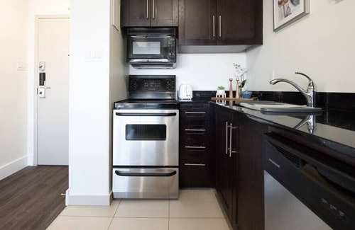 Downtown Winnipeg Apartment | Free Parking & Wi-Fi! One Bedroom Suite Downtown