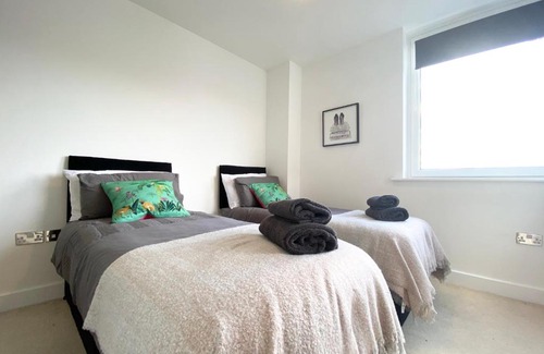 Southampton City Centre Apartment | !FREE PARKING with BALCONY! - Ocean Views Apartment - 4 single beds or 2 doubles