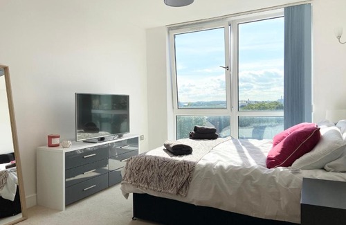 Southampton City Centre Apartment | !FREE PARKING with BALCONY! - Ocean Views Apartment - 4 single beds or 2 doubles