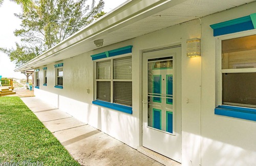 Independence Square House | FREE PERKS INCLUDED!! Seahorse Cottage 4 - GULF FRONT HOUSE!