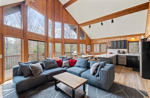 McGaheysville Ski Chalet | FREE POOL ACCESS - Stunning Snowbird Lodge at Massanutten Resort