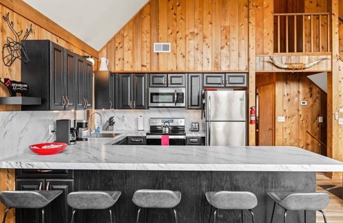 McGaheysville Ski Chalet | FREE POOL ACCESS - Stunning Snowbird Lodge at Massanutten Resort