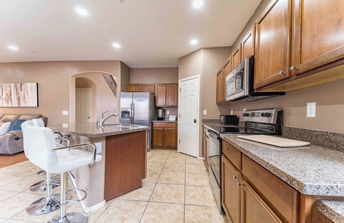 Tamaron House | Free Pool Heat - Modern and Bright, Fire Pit