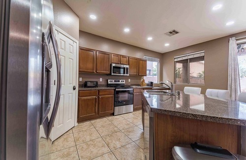Tamaron House | Free Pool Heat - Modern and Bright, Fire Pit