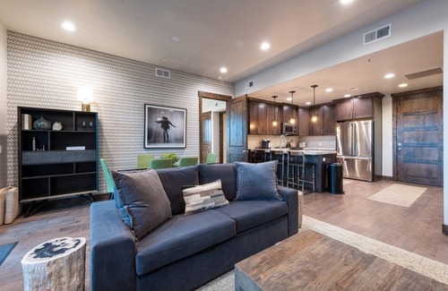 Park City Condo | FREE Ski Rental! Quiet Retreat at Canyons with Two Private Suites | Hot Tub | Free On Call Shuttle