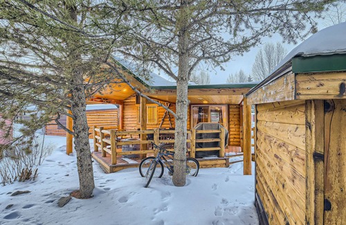 Breckenridge Cabin | Free SkyCard Act- Pet Friendly, Fireplace, Hot Tub, Pool, Free Wifi, Fly Fishing