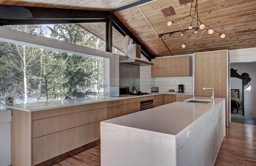 Breckenridge Heights House | Free SkyCard Activities - Updated Kitchen, 3 Mins to Downtown - Elk Horn Cabin