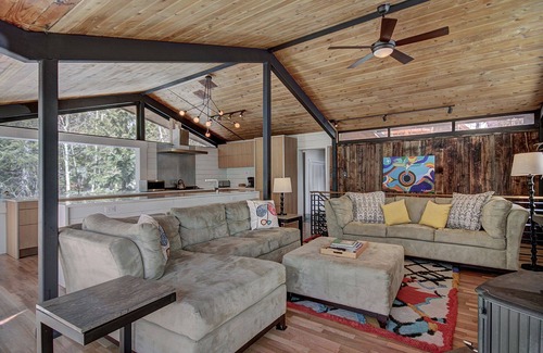 Breckenridge Heights House | Free SkyCard Activities - Updated Kitchen, 3 Mins to Downtown - Elk Horn Cabin