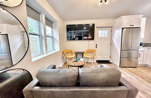 Atlanta Apartment | Free-standing Tinyhome Studio with 6ft Privacy Fencing & Modern Amenities