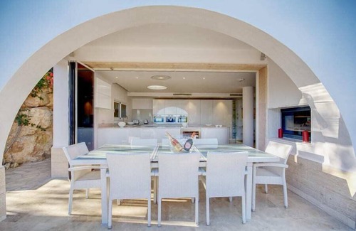 Bendinat Villa | Free Swimming Pool Heating for Easter Holidays
