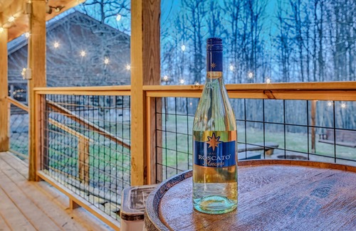 Cosby Cabin | Free Tickets! Indoor Heated Pool & Pet Friendly