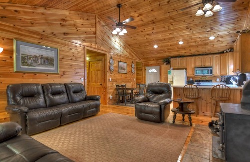 Turtletown Cabin | *Free Whitewater Rafting & Ziplining* Spacious & Secluded Cabin 7 Miles to Attractions & Near Ocoee River Rafting