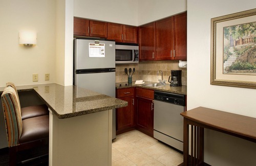 Linthicum Heights Condo | Free Wi-Fi + Complimentary Breakfast + Outdoor Pool | Near the BWI Airport