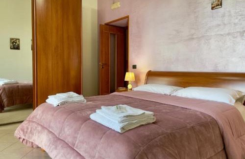 Naples Apartment | Free WI-FI- Vista mare e Vesuvio-Casa Laura