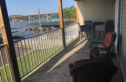 Camdenton Apartment | Freeboard at Miramar