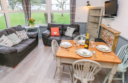 Haverfordwest Cottage | FREEDOM, family friendly, with a garden in Roch