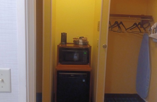 Springfield Hotel | Freedom Inn & Suites