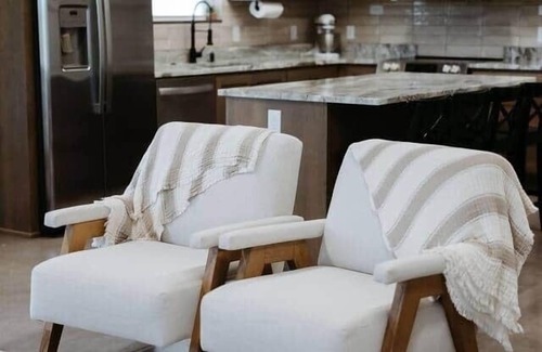 Rogersville House | Freedom Quartersnn~Farm Setting~