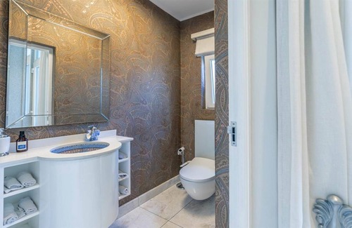 Newlands House | Freehold, modern executive home close to Cavendish Square