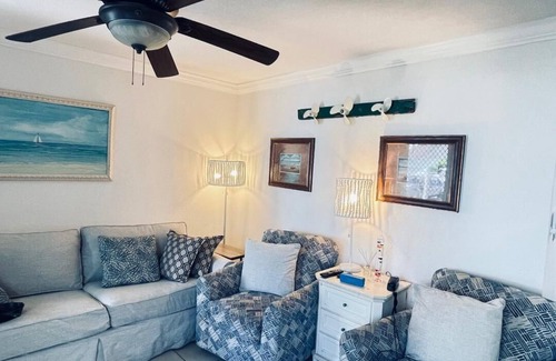 Discovery Bay Condo | Freeport Grand Bahamas: Coral Beach Family Friendly Condo- steps to the beach!