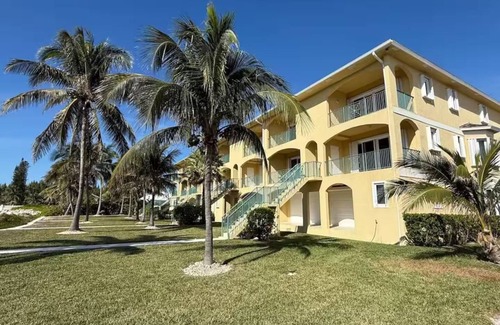 Bahamas Terrace House | Freeport Luxury Oceanfront Home w/Community Pool