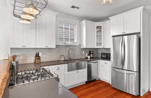 Esplanade Ridge Apartment | Freestanding, Bayou St John Luxury cottage!