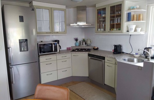 Terwolde House | Freestanding chalet for four persons, fully furnished. Located at the water.