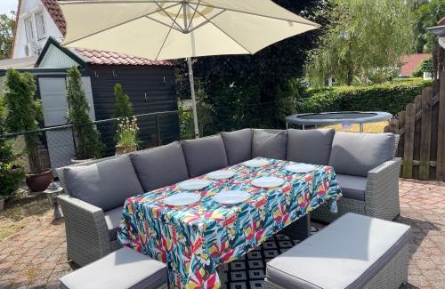 Heel House | Freistehendes Ferienhaus am See Nähe Roermond