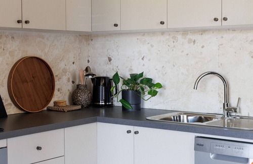 South Fremantle Apartment | Fremantle Beach Pad - ocean front, cafes, bars
