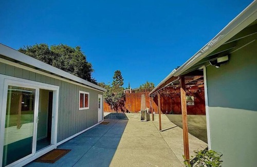 Fremont House | Fremont - 6 bedroom 3 bath