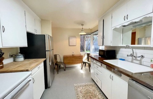 Fremont House | Fremont Nirvana | Chic Townhome Near Bars & Eats