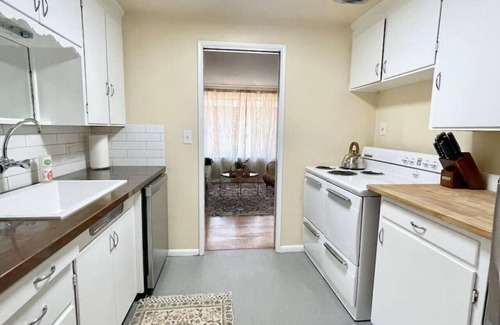 Fremont House | Fremont Nirvana | Chic Townhome Near Bars & Eats