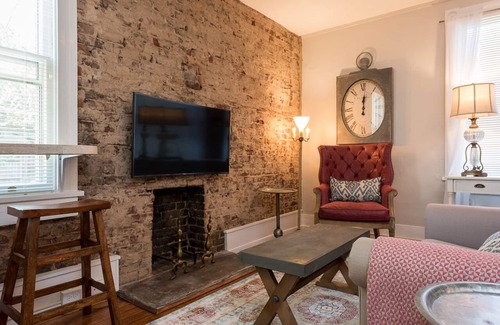 Belmont Apartment | French Cottage Apt | Luxury Extended Stay in Downtown Belmont