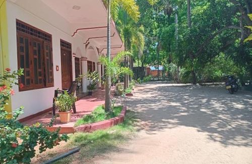 Trincomalee House | French Garden Eagle Wings Inn