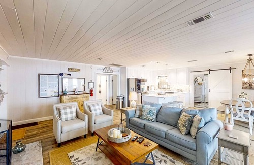 Telogia House | French-inspired lakeside home with gourmet kitchen