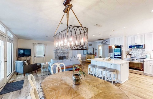 Telogia House | French-inspired lakeside home with gourmet kitchen