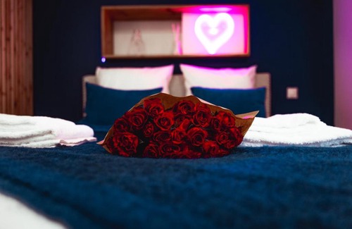 La Glaciere Apartment | FRENCH KlSS - Love Room by PRIM0 C0NCIERGERIE