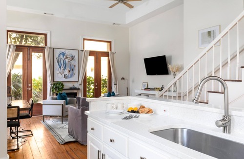 Charleston Historic District House | French Quarter Escape – Walk to City Market, Rainbow Row & More