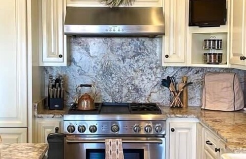Mentone House | French Quarter Inn - Views - Spa tub Sleeps 27