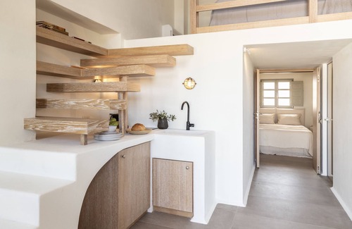 Vothon House | Frescoes Luxury Suites