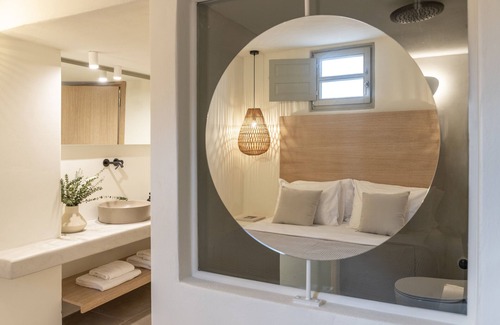 Vothon House | Frescoes Luxury Suites