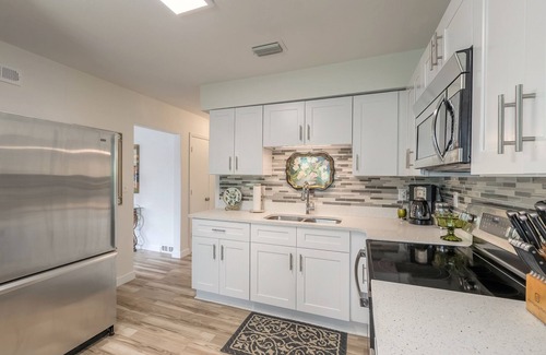 Yelkca Terrace House | Fresh and Bright Newly Remodeled House near everything Fun!