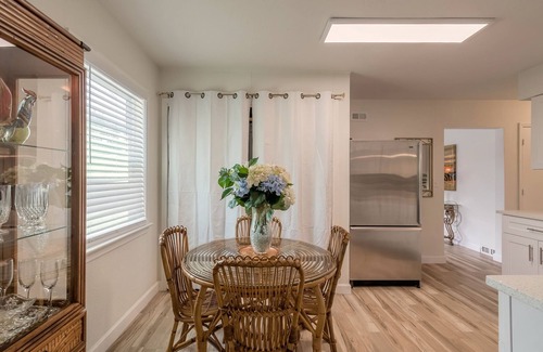 Yelkca Terrace House | Fresh and Bright Newly Remodeled House near everything Fun!