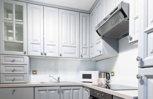 Abingdon Apartment | Fresh and smart two-bedroom apartment in Kensington, London