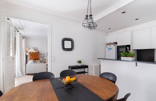 L'Europe Apartment | Fresh as a Daisy, by Veeve